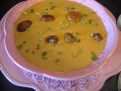 crème aux légumes : Assiette de crème de cèpes au curry