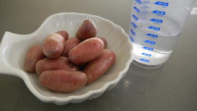 Ingrédients pour la recette : Pommes de terre vapeur au micro-ondes