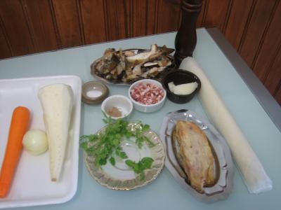 Ingrédients pour la recette : Foie gras et son chausson aux cèpes et panais