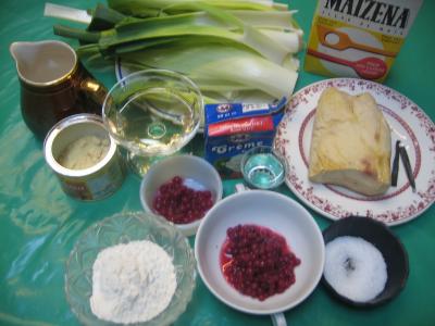 Ingrédients pour la recette : Foie gras sauce aux airelles et poireaux