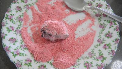 Enrober de pralines roses
