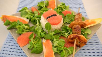 Recette Salade de truite fumée et sa brochette de viandes
