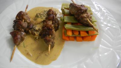 Abats : Assiette de brochettes de ris de veau aux légumes