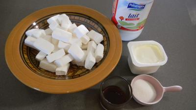 Image : Guimauve, marshmallow ou chamallow - Préparation du yaourt à la guimauve blanche
