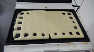 Pâte à gaufre dans le gaufrier