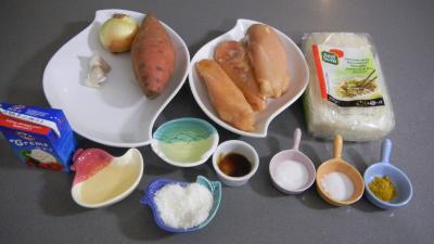 Ingrédients pour la recette : Poulet à la noix de coco et aux vermicelles