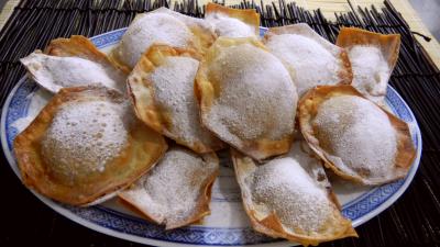 Cuisine mauricienne : Assiette de beignets croustillants à la banane