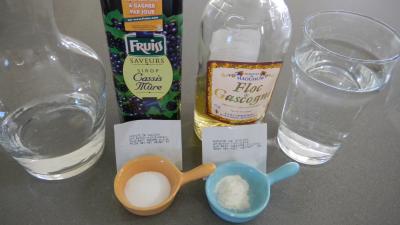 Ingrédients pour la recette : Billes moléculaires et larmes de cassis au Floc de Gascogne