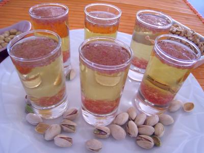 Boissons : Verres de billes moléculaires et larmes de cassis au Floc de Gascogne