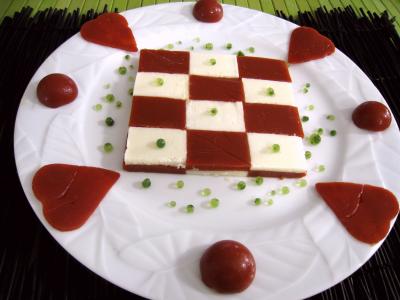 cuisine moléculaire : Assiette d'amuse-bouche moléculaire à la tomate et mozzarella
