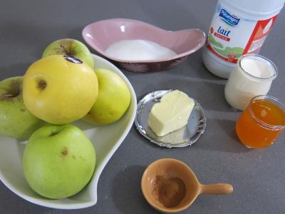 Ingrédients pour la recette : Pommes caramélisées au yaourt