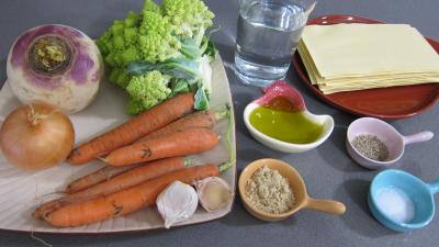 Ingrédients pour la recette : Lasagnes aux carottes et au chou romanesco