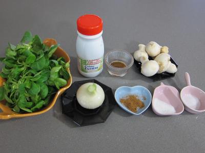 Ingrédients pour la recette : Mâche en sauce