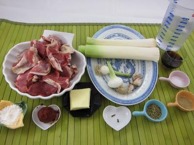 Ingrédients pour la recette : Marmite d'agneau au millet et marsala