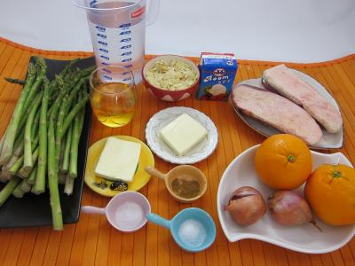 Ingrédients pour la recette : Asperges et magrets aux amandes et aux oranges