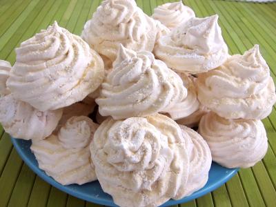Dessert meringué : Assiette de meringues à la française
