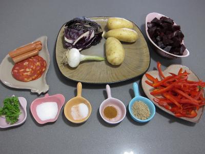 Ingrédients pour la recette : Velouté de betterave facile au chorizo