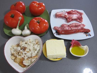 Ingrédients pour la recette : Tomates farcies chipolatas et merguez