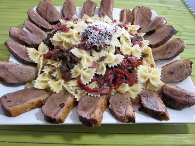 Cuisine diététique : assiette de fricassée de légumes et son magret de canard