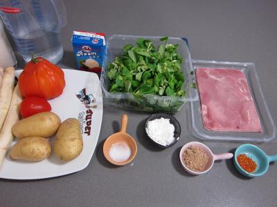 Ingrédients pour la recette : Mâche en velouté et sa gaufrette à la mozzarella