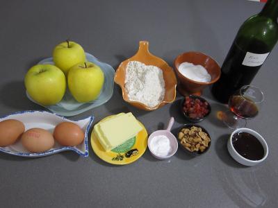 Ingrédients pour la recette : Pudding aux pommes et son coulis de framboises