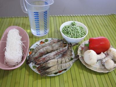 Ingrédients pour la recette : Vermicelle de riz et crevettes en salade