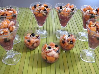 Recettes rapides : Verrines de mûres et melon en salade au sirop de noix de coco