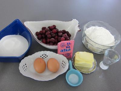 Ingrédients pour la recette : Gâteau Basque fourré aux cerises