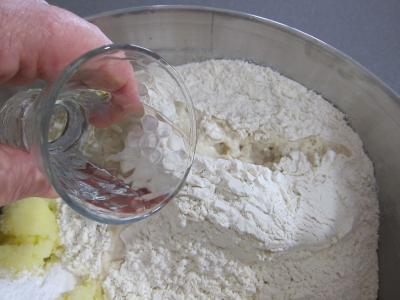 Gâteau Basque fourré aux cerises - 3.1