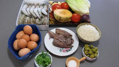 Ingrédients pour la recette : Encornets et gambas en salade