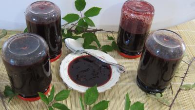 Conserves : Bocaux de chutney et sa petite coupelle de chutney aux mûres