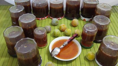 Image : recette Confit de vin blanc aux mirabelles et noisettes