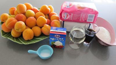 Ingrédients pour la recette : Confiture d'abricots au parfum de noix de coco