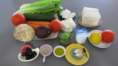 Ingrédients pour la recette : Dip à la grecque et ses crudités