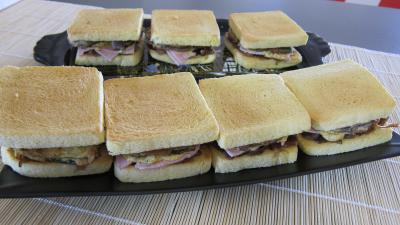 Pains & pâtes : Plateau de sandwichs à l'aubergine et au jambon