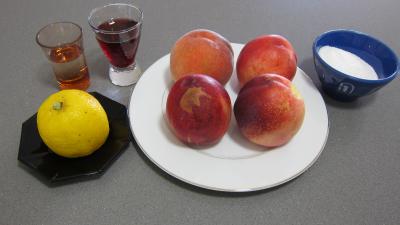 Ingrédients pour la recette : Granités aux nectarines et à la pêche