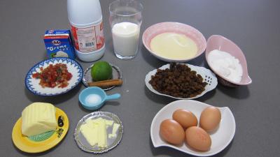 Ingrédients pour la recette : Gâteau de semoule au coulis de framboises