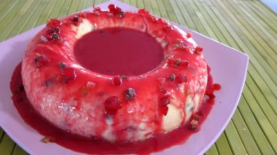 Cuisine orientale : Assiette du gâteau de semoule au coulis de framboises
